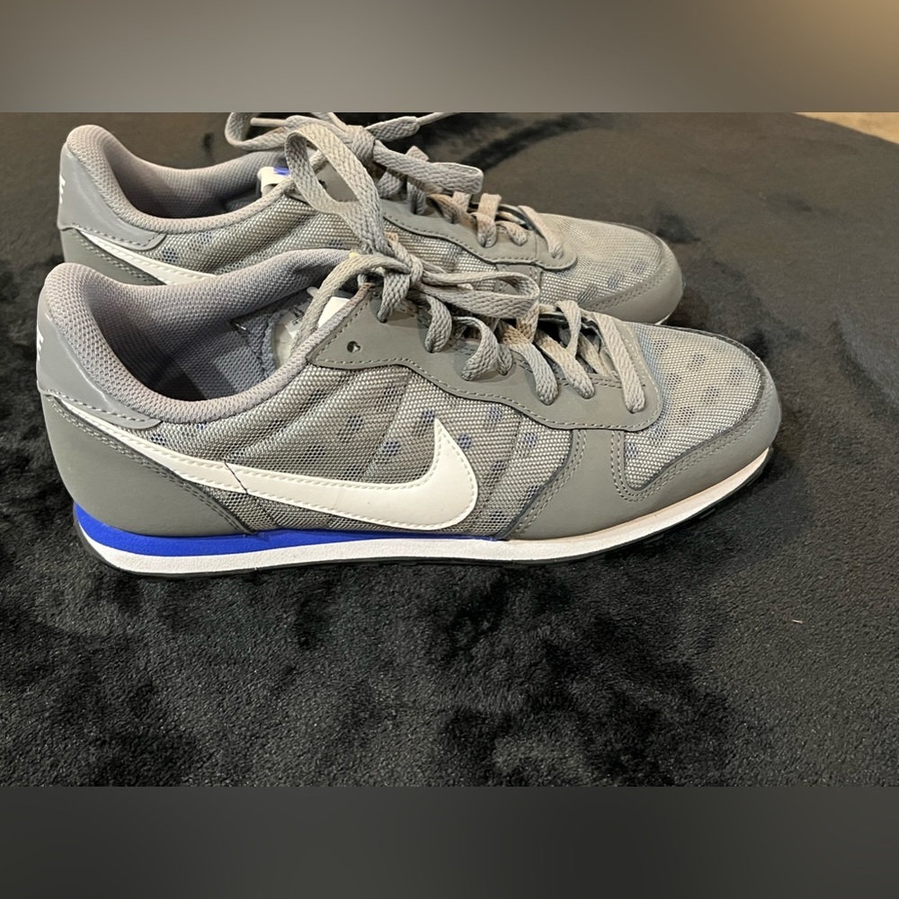 Nike Gray Mesh Fabric Lace Up Athletic Sneakers Size 8.5 - Picture 4 of 5